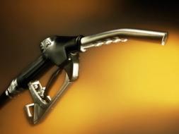 Bir depo benzinin 143 liras� vergi!!!