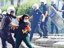 Polisin sert tutumu turistin umudunu k�rd�